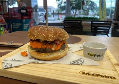 Empresa completa um ano sob nova administra&ccedil;&atilde;o e refor&ccedil;a foco em qualidade, atendimento e variedade gastron&ocirc;mica.