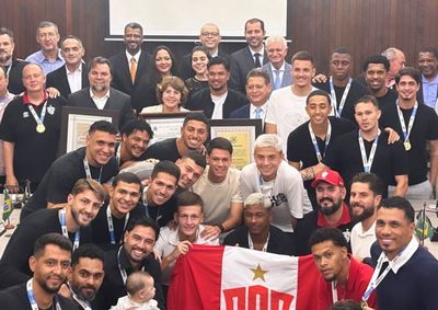 Al&eacute;m da homenagem ao ACP, a sess&atilde;o tamb&eacute;m entregou a Medalha Dr. Jos&eacute; Vaz de Carvalho e o T&iacute;tulo de Cidad&atilde;o Honor&aacute;rio a Adriano Spadoto.