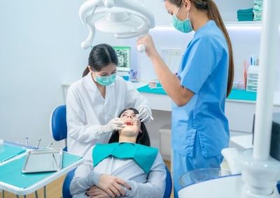 As oportunidades s&atilde;o para diferentes n&iacute;veis de escolaridade e diversos cargos, como Representante Comercial, Auxiliar de Consult&oacute;rio, entre outras. 