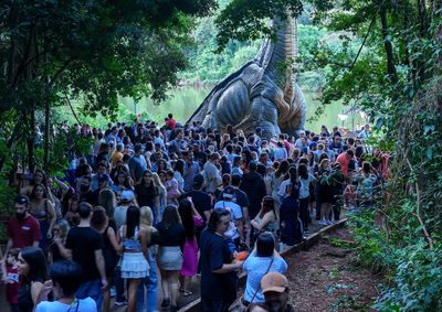 Sucesso de p&uacute;blico no Parque do Ing&aacute;, mostra com mais de 40 r&eacute;plicas de animais pr&eacute;-hist&oacute;ricos deve permanecer aberta at&eacute; o dia 28 de junho.
