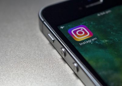 As principais reclama&ccedil;&otilde;es envolvem dificuldades para acessar as redes sociais, especialmente por meio das vers&otilde;es web nos navegadores. 