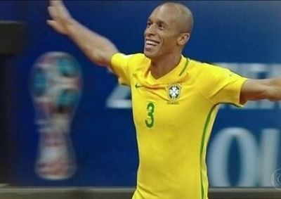 Segundo ele, o grupo buscava maneiras de controlar o nervosismo natural de disputar a maior competi&ccedil;&atilde;o do futebol mundial.