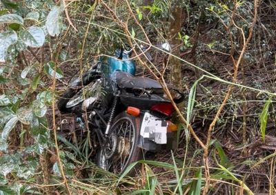 Uma motocicleta foi localizada pela Pol&iacute;cia Militar na manh&atilde; desta quarta-feira (10), em Paranava&iacute;, ap&oacute;s uma den&uacute;ncia an&ocirc;nima.