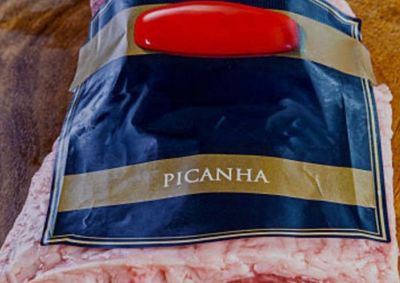 Suspeita foi flagrada por funcion&aacute;rios de um estabelecimento comercial no Jardim S&atilde;o Jorge ao tentar sair com uma pe&ccedil;a de picanha sem pagar pelo produto.