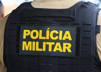 Pol&iacute;cia Militar apreendeu ainda por&ccedil;&otilde;es de maconha, dinheiro e tr&ecirc;s celulares de origem duvidosa; um homem de 76 anos tamb&eacute;m foi encaminhado &agrave; delegacia.