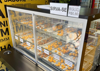 Nova estufa self-service permite que os clientes escolham seus salgados favoritos com rapidez, autonomia e muito sabor.