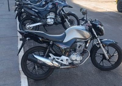 Jovem desobedeceu ordem de parada, tentou escapar da equipe de motos da Guarda Municipal e acabou encaminhado &agrave; delegacia.