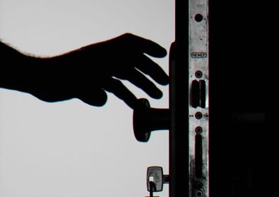 No local, os policiais recuperaram uma c&acirc;mera de seguran&ccedil;a que havia sido furtada da resid&ecirc;ncia da v&iacute;tima.
