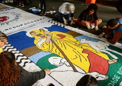 Os tapetes de Corpus Christi s&atilde;o de conhecimento popular, mas a origem &eacute; muito mais antiga do que todos imaginam. 