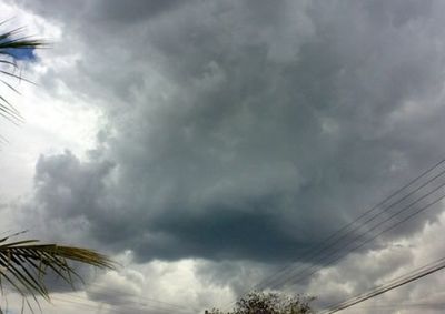 Simepar prev&ecirc; instabilidade entre quarta e sexta-feira, com alta probabilidade de chuva e temperaturas mais amenas.