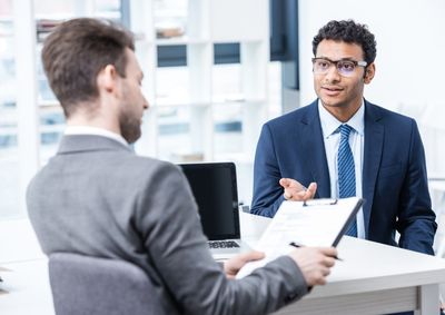As oportunidades s&atilde;o para diferentes n&iacute;veis de escolaridade e diversos cargos, como Assistente de vendas, Operadora de caixa, entre outras. 
