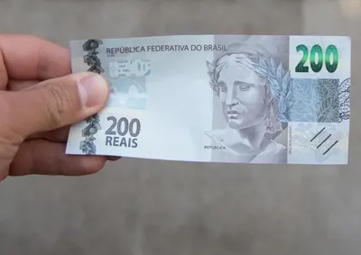 De acordo com a Pol&iacute;cia Militar, um homem entrou no estabelecimento, comprou um produto no valor de R$ 40 e realizou o pagamento com uma c&eacute;dula de R$ 200.