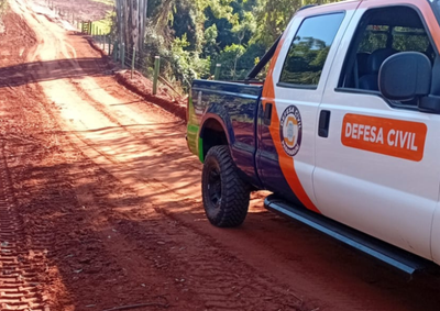 Equipes tamb&eacute;m orientam moradores sobre cadastro para receber alertas meteorol&oacute;gicos e mapeiam pontos cr&iacute;ticos das estradas rurais.
