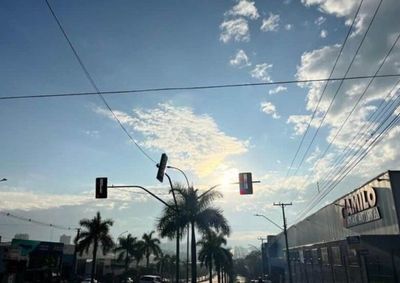 Simepar prev&ecirc; m&aacute;ximas de at&eacute; 28&deg;C, sem chuva e com rajadas de vento de at&eacute; 47 km/h.