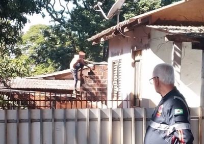 Ocorr&ecirc;ncia mobilizou SAMU, Pol&iacute;cia Militar, Bombeiros e Guarda Civil Municipal; jovem foi contido e encaminhado &agrave; UPA.