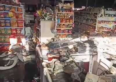 Equipes do Corpo de Bombeiros foram acionadas e se deslocaram at&eacute; o local para combater o fogo. 