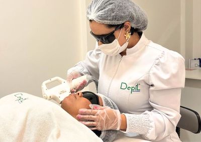 Tratamento ajuda na redu&ccedil;&atilde;o dos pelos, combate &agrave; foliculite e melhora a apar&ecirc;ncia da pele.