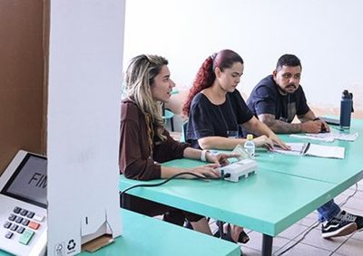 A convoca&ccedil;&atilde;o &eacute; feita por meio de carta enviada pela Justi&ccedil;a Eleitoral e tamb&eacute;m pode ser consultada no portal de Autoatendimento Eleitoral e no e-T&iacute;tulo. 