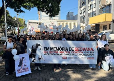 "Pe&ccedil;o que as pessoas continuem lutando por ela e tamb&eacute;m por nossas filhas, nossas mulheres, nossas irm&atilde;s e nossas m&atilde;es", afirmou.