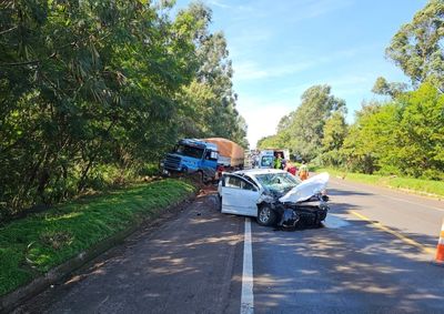 Jovem foi socorrido com ferimentos moderados e encaminhado &agrave; UPA ap&oacute;s tentar uma ultrapassagem na rodovia.