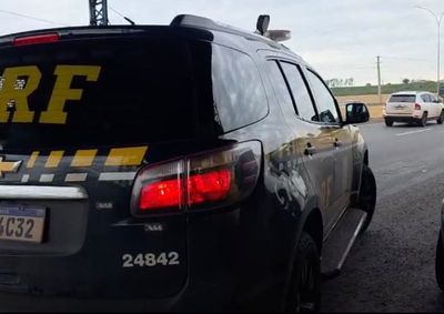 Suspeitos disseram que levariam a droga para Minas Gerais e receberiam dinheiro pelo transporte.