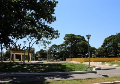 Sem previs&atilde;o de chuva, temperaturas sobem at&eacute; 29&deg;C e rajadas de vento podem chegar a 65 km/h, segundo o Simepar.