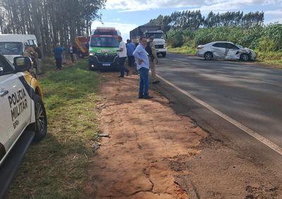 Colis&atilde;o aconteceu ap&oacute;s motorista de um Corolla perder o controle da dire&ccedil;&atilde;o e invadir a pista contr&aacute;ria.