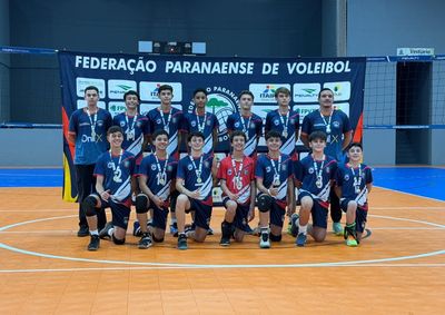  APAVOL venceu os tr&ecirc;s jogos da etapa disputada em Barbosa Ferraz e garantiu o primeiro lugar sem perder nenhum set.