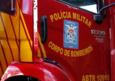 Ve&iacute;culo foi parcialmente destru&iacute;do, mas ningu&eacute;m ficou ferido. As causas do inc&ecirc;ndio ainda s&atilde;o desconhecidas.
