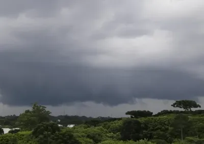 Segundo o Simepar, chance de chuva chega a 98% nesta segunda (31) e ter&ccedil;a-feira (1&ordm;); tempo volta a ficar firme na quarta (2).