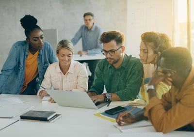 Oportunidades s&atilde;o para estudantes do Ensino M&eacute;dio, Pedagogia, Administra&ccedil;&atilde;o, Direito, Enfermagem, Educa&ccedil;&atilde;o F&iacute;sica e Marketing.