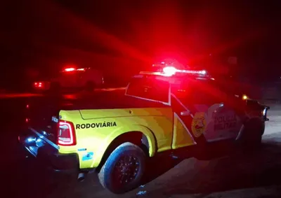 O autom&oacute;vel saiu da pista e capotou &agrave;s margens da rodovia. Ao todo, cinco pessoas estavam no carro: dois homens e tr&ecirc;s mulheres, entre elas a crian&ccedil;a.