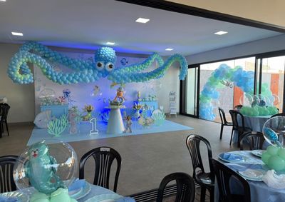 Em anivers&aacute;rio infantil, Juliane Senna Decor transforma o tema marinho em um cen&aacute;rio l&uacute;dico, colorido e cheio de detalhes.