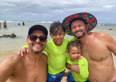 No Dia dos Pais, Aldinei e Adilson relembram a hist&oacute;ria de uma fam&iacute;lia que nasceu de sonhos, desafios e encontros que mudaram suas vidas.