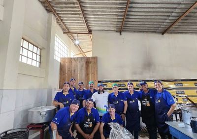 A&ccedil;&atilde;o promovida pelo Rotary Club de Paranava&iacute;-Entre Rios preparou cerca de 700 marmitas e tamb&eacute;m beneficiou institui&ccedil;&otilde;es sociais do munic&iacute;pio.