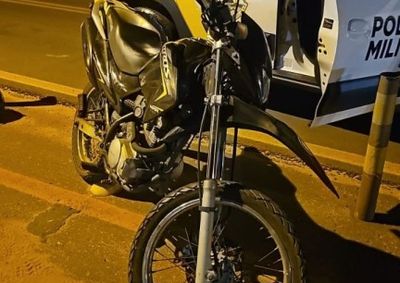 Motocicleta havia sido furtada em Colorado e estava sem placa; suspeito tamb&eacute;m teria resistido &agrave; abordagem.