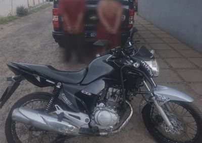 Condutor de 26 anos recusou o baf&ocirc;metro e apresentava sinais de embriaguez; m&atilde;e dele foi presa ap&oacute;s desacatar, resistir e amea&ccedil;ar agentes.