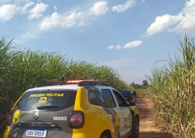 V&iacute;tima foi localizada com as m&atilde;os presas e a boca amorda&ccedil;ada em uma &aacute;rea rural de Indian&oacute;polis. Carro estava abandonado nas proximidades.