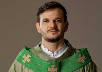 Humor, f&eacute; e reflex&atilde;o se encontram no show marcado para 8 de agosto, no Teatro Marista, com ingressos entre R$ 45 e R$ 120.
