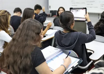 Benefici&aacute;rios de Paranava&iacute; e regi&atilde;o recebem R$ 200 pelo incentivo-frequ&ecirc;ncia; dep&oacute;sitos seguem at&eacute; a pr&oacute;xima segunda-feira (31).