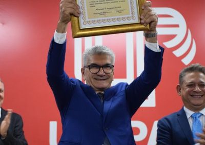 Fotos da solenidade est&atilde;o dispon&iacute;veis! Confira os registros da homenagem.