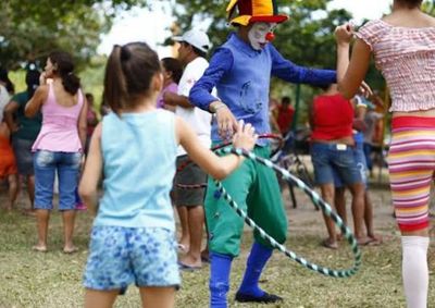 Programa&ccedil;&atilde;o do Sesc Paranava&iacute; come&ccedil;a &agrave;s 14h e re&uacute;ne espet&aacute;culo, oficinas, atividades de sa&uacute;de, lazer e cultura com entrada gratuita.