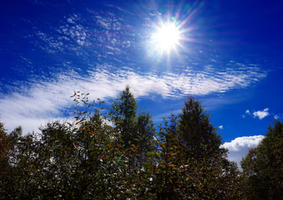 Segundo o Simepar, segunda-feira ter&aacute; m&aacute;xima de 27&deg;C, enquanto os term&ocirc;metros devem marcar m&iacute;nima de 15&deg;C nas manh&atilde;s de ter&ccedil;a e quarta.