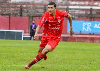 Luiz Barreto marcou o gol do Paranava&iacute; e comemorou pela primeira vez uma bola na rede como profissional.