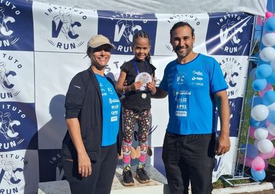 Larah Gabrielli ficou em terceiro lugar no revezamento 5x60 Sub-12, competindo ao lado de meninas mais velhas em Londrina.