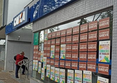 Categoria aguarda nova rodada de negocia&ccedil;&otilde;es; ainda n&atilde;o h&aacute; data definida para o fim da paralisa&ccedil;&atilde;o.