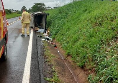 O ve&iacute;culo foi removido e encaminhado ao Posto da Pol&iacute;cia Rodovi&aacute;ria (PPRv) de Tamboara com apoio do guincho do 8&ordm; Batalh&atilde;o da Pol&iacute;cia Militar.