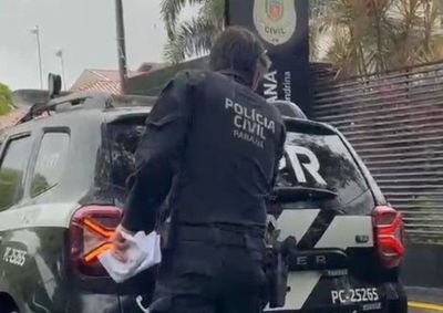 Dois homens foram presos durante a a&ccedil;&atilde;o; um deles era procurado por roubo e outro &eacute; investigado por tr&aacute;fico.
