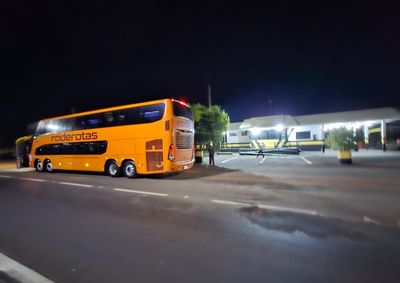 Grupo abordou coletivo ap&oacute;s a ponte do Rio Iva&iacute;, em Floresta, e obrigou motorista a entrar em uma estrada rural.