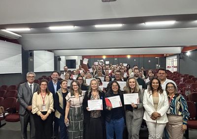 Na manh&atilde; desta ter&ccedil;a-feira, a UNIPAR reuniu 44 diretores de escolas de 21 munic&iacute;pios que integram o N&uacute;cleo Regional de Educa&ccedil;&atilde;o.